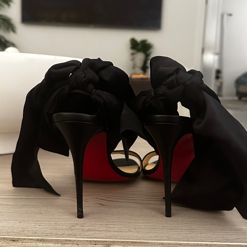 Christian Louboutin Sandale Du Desert 100 black satin sandals